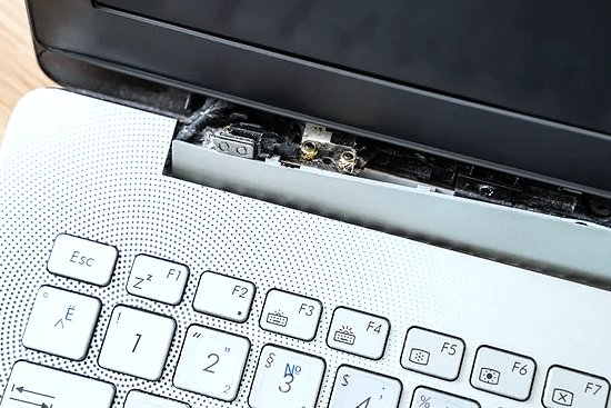 Asus Laptop Kasa ve Menteşe Değişimi